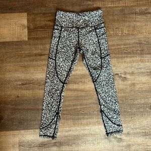 Zyia Light n Tight Pocket 24” Leggings